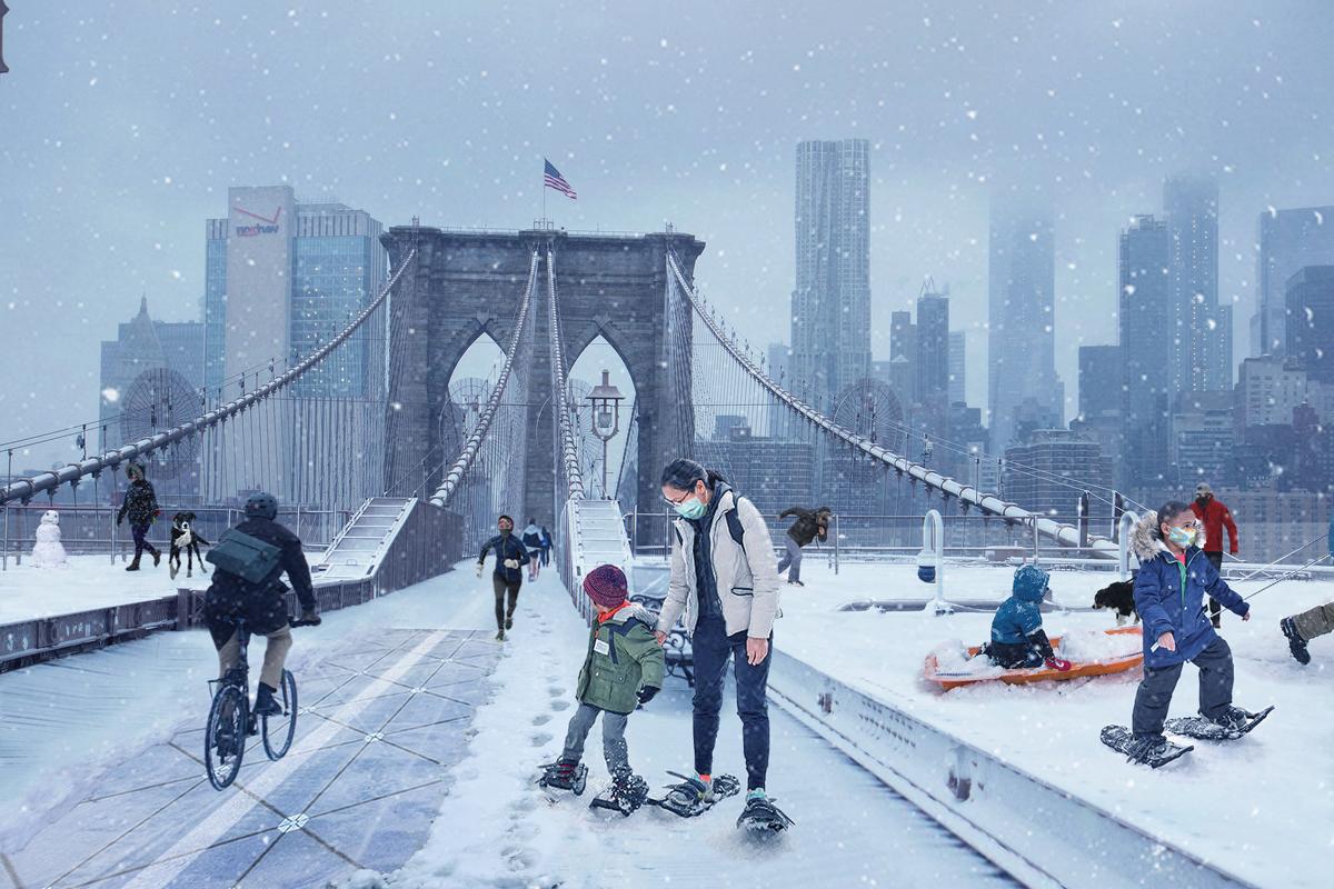 人们在布鲁克林大桥上享受雪上运动的画面